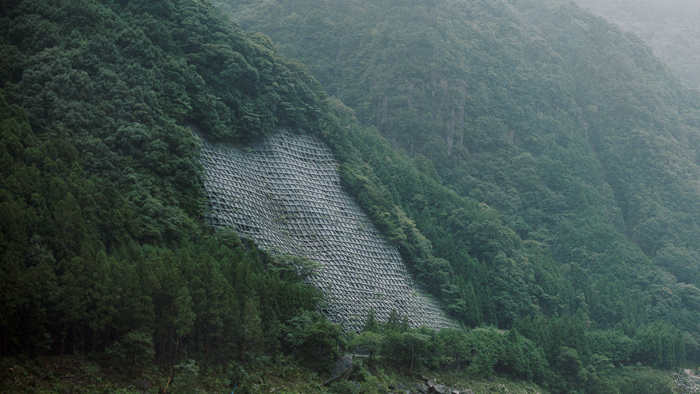 Ouvrage sabo le long de la rivière Kumano / Julien Guinand