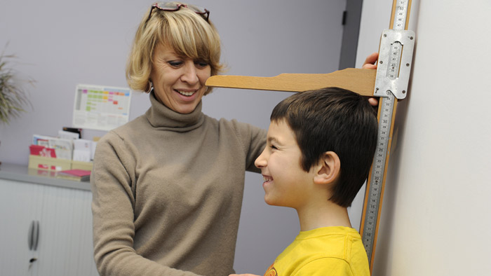 consultation d'un enfant médecin